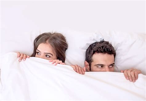 sexso en la cama|8 posiciones para evitar relaciones sexuales dolorosas